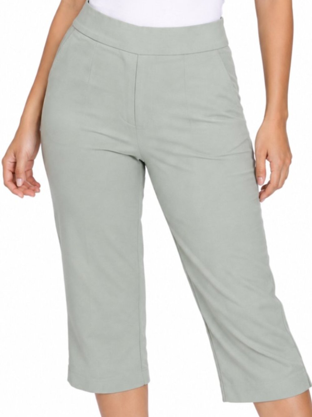 Size 6 Womens Light Green Mid Rise Capris.  Pull on pants. Pull up pants. Casual